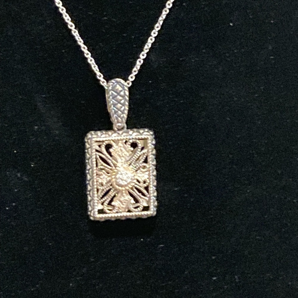Necklace, never worn